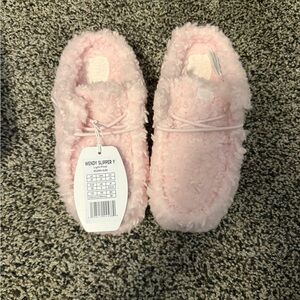Hey Dude Kids Pink Fuzzy Slippers